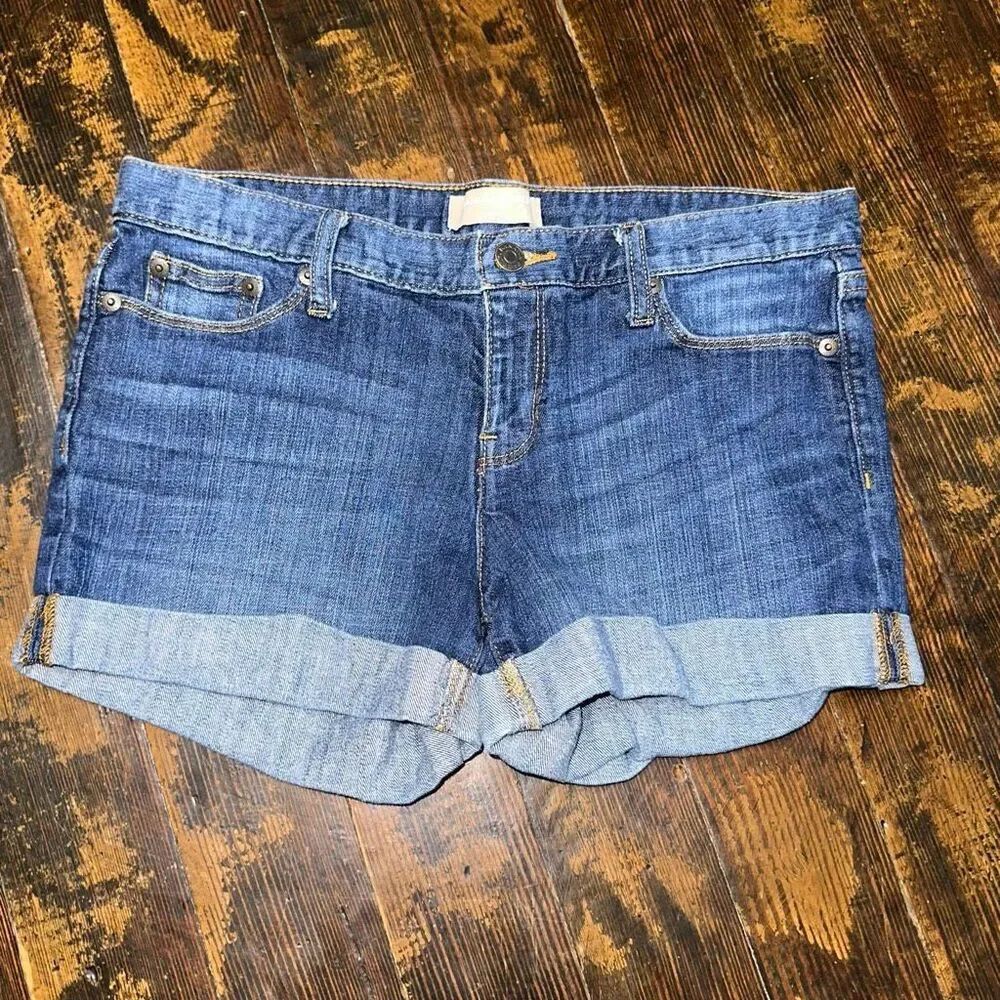 Banana Republic stretch cuffed normcore size 8 shorts